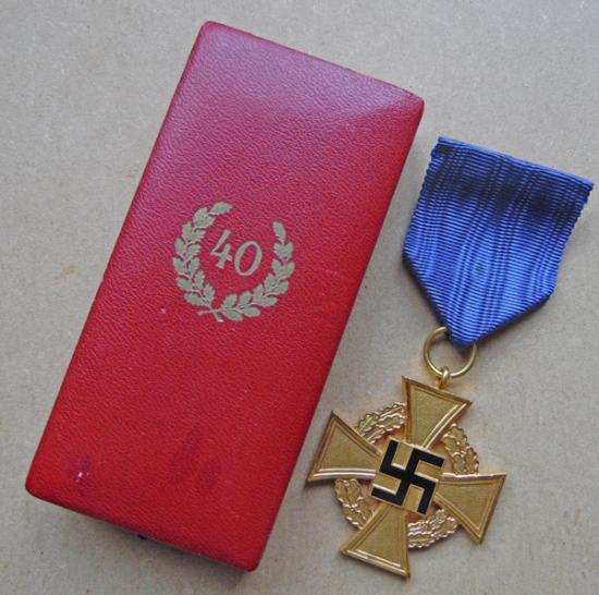 Cased 40 Year Service Medal