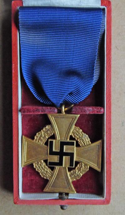 Cased 40 Year Service Medal